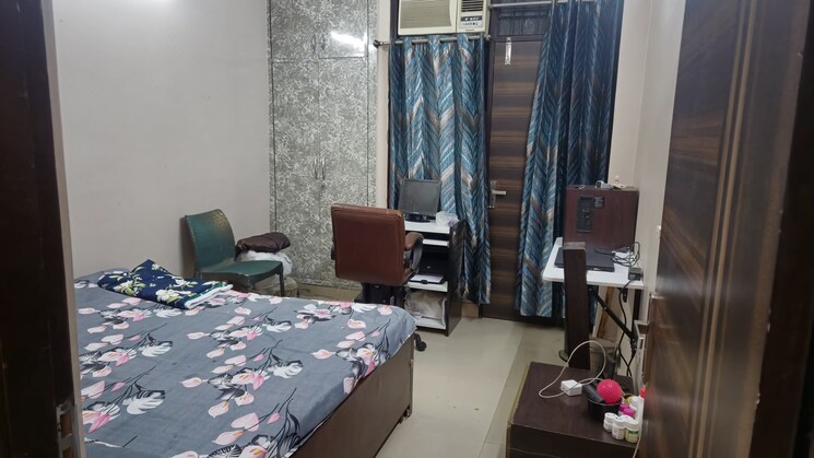 Master Bedroom, pratap vihar 3 Bedroom 1350 Sq.Ft. Builder Floor In Pratap Vihar Ghaziabad 8180533