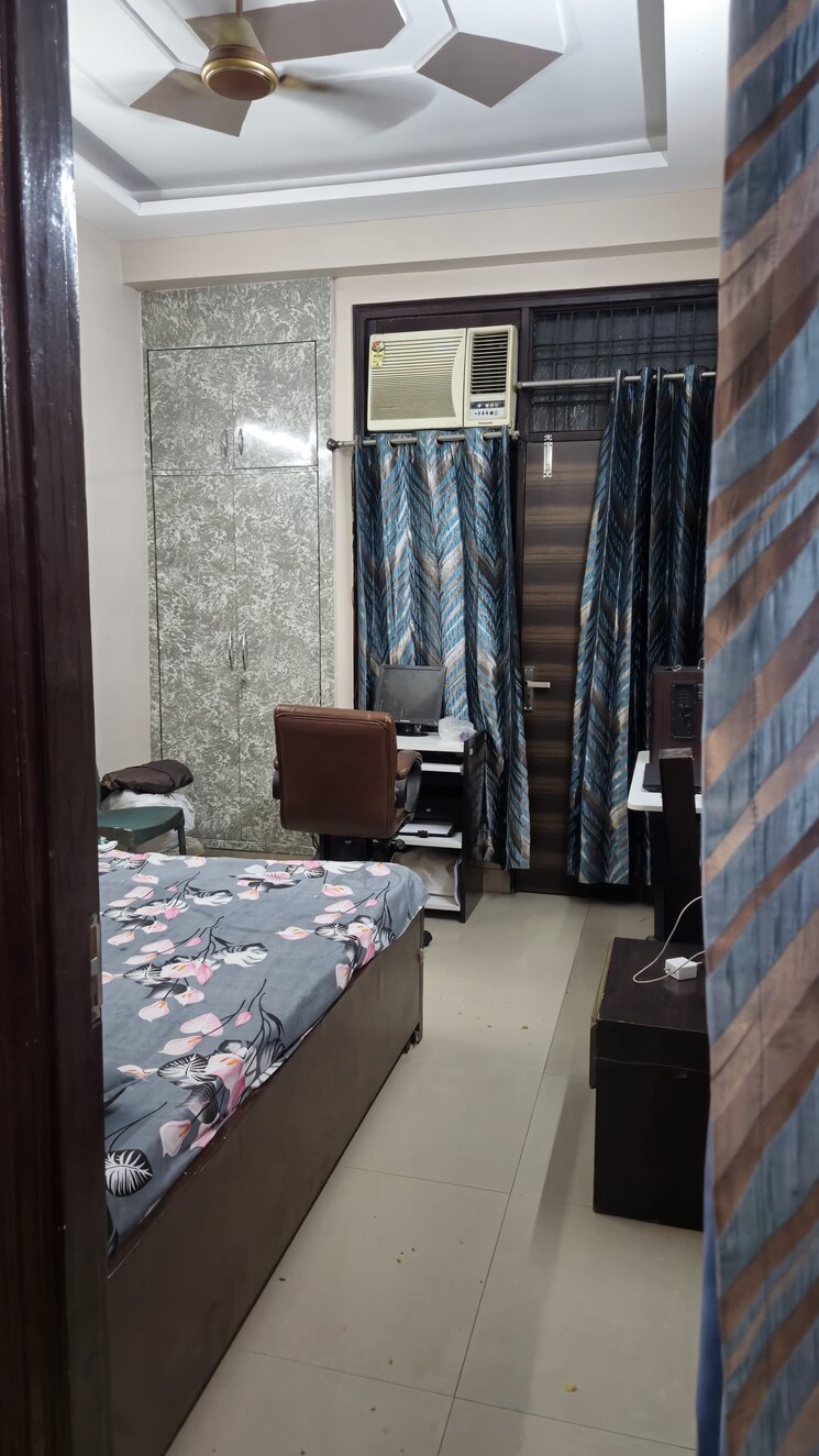Master Bedroom, pratap vihar 3 Bedroom 1350 Sq.Ft. Builder Floor In Pratap Vihar Ghaziabad 8180533