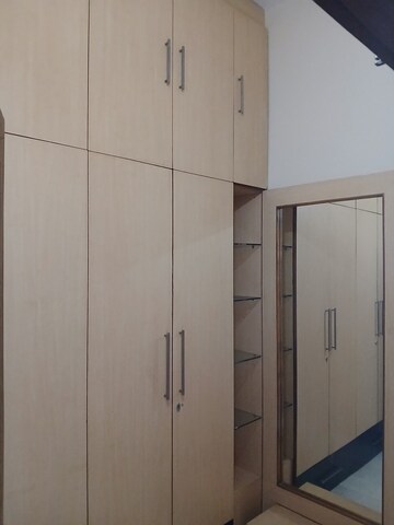 Furnished Amenities in 2.5 BHK Builder Floor at Sector 16 – for Rent