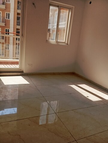 Room in 3 BHK Apartment at Rishita Manhattan, Gomti Nagar – for Rent