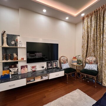 Living Room in 4 BHK Penthouse at Central Park I, Sector 42 – for Sale