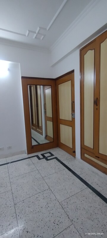 Furnished Amenities in 3 BHK Builder Floor at Sector 4, Dwarka – for Sale