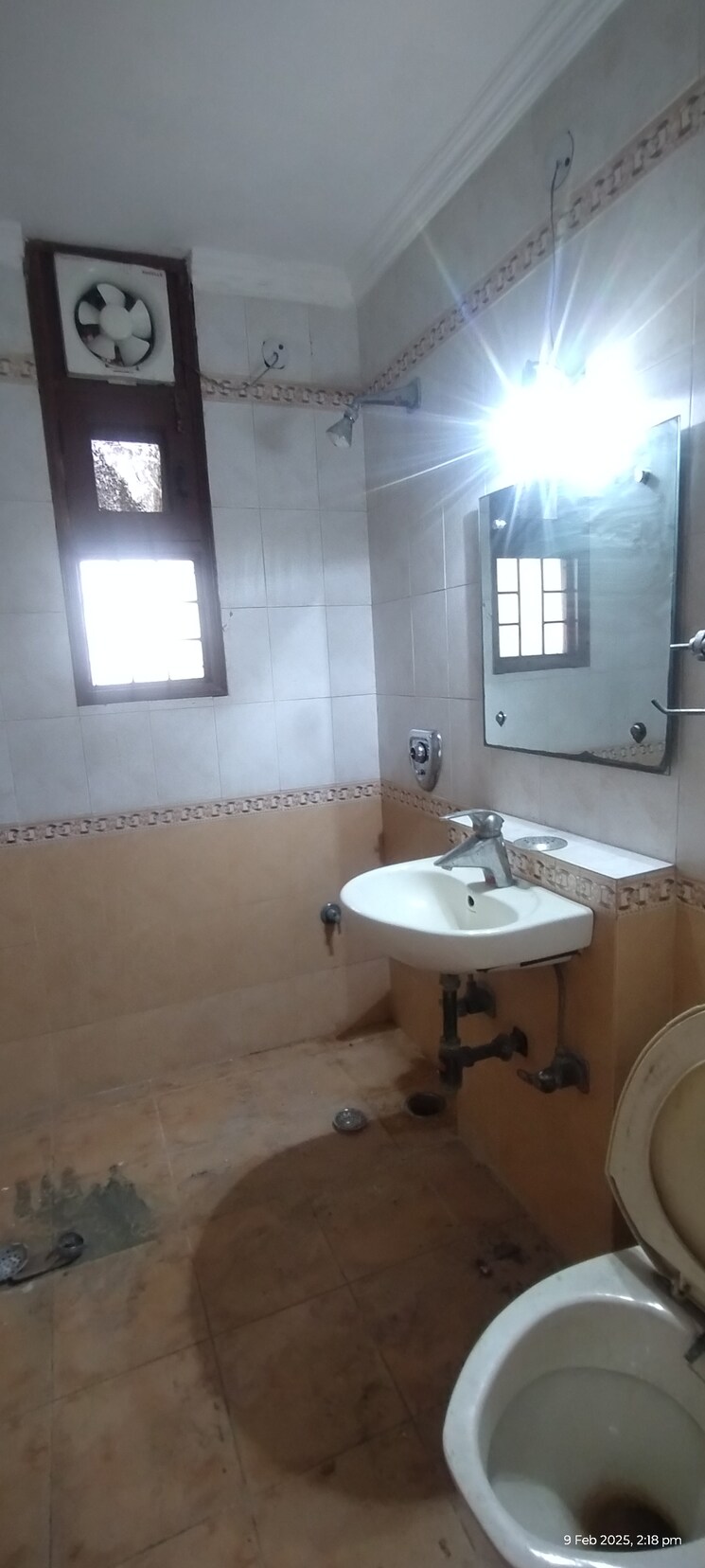 Bathroom, sector 4 dwarka 3 Bedroom 1600 Sq.Ft. Builder Floor In Sector 4, Dwarka Delhi 8180548