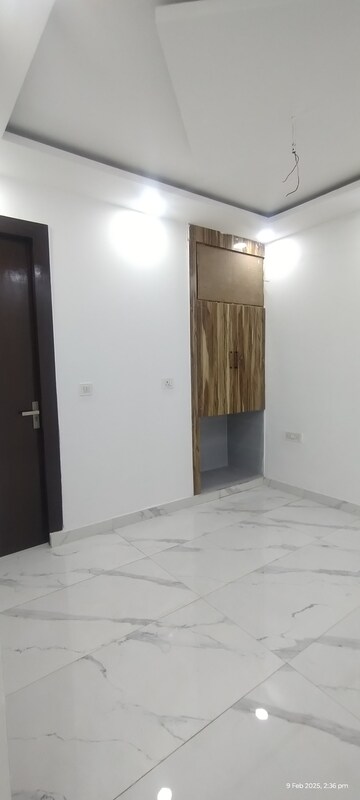 Room in 3 BHK Apartment at Sector 10 Dwarka – for Sale