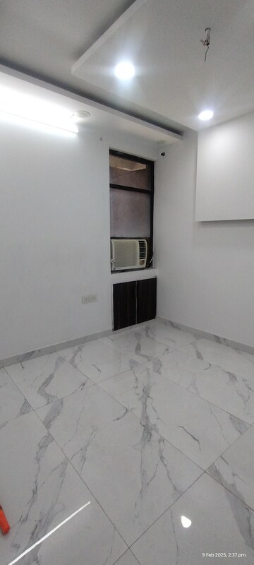 Room in 3 BHK Apartment at Sector 10 Dwarka – for Sale