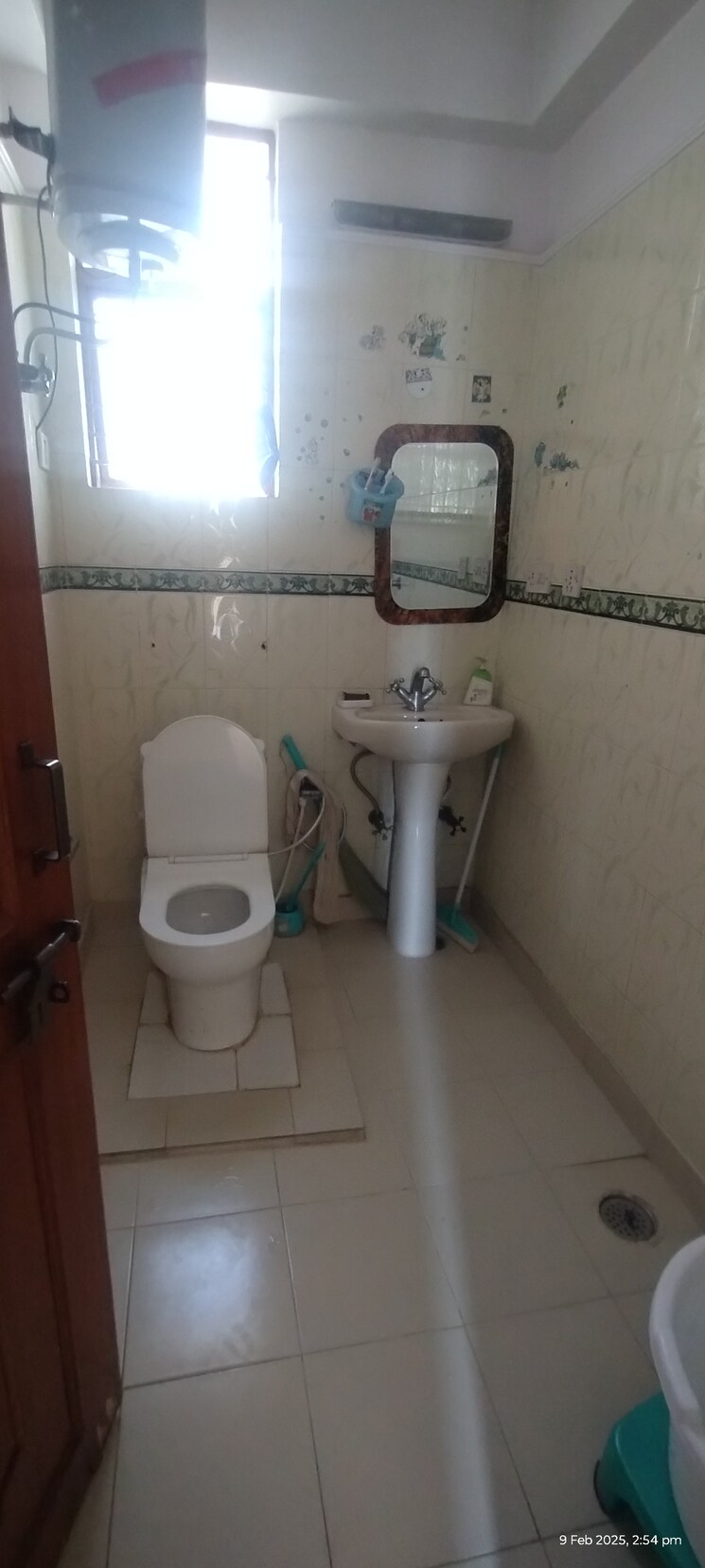 Bathroom, sector 10 dwarka 3 Bedroom 1600 Sq.Ft. Apartment In Sector 10 Dwarka Delhi 8180563