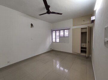 Room in 3 BHK Apartment at Vasant Kunj – for Rent