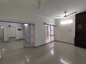 Room in 3 BHK Apartment at Vasant Kunj – for Rent