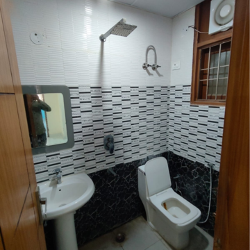 Attached Bathroom in 2 BHK Builder Floor at Saket – for Rent