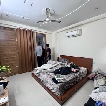 Bedroom in 2 BHK Builder Floor at Sector 52 – for Rent