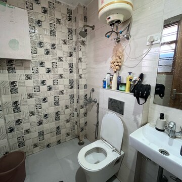 Team Area in 2 BHK Builder Floor at Sector 52 – for Rent