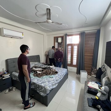 Team Area in 2 BHK Builder Floor at Sector 52 – for Rent