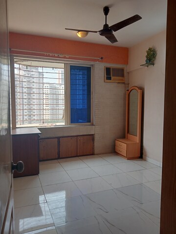 Room in 2 BHK Apartment at Evershine Tower, Kandivali East – for Rent