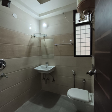 Team Area in 4 BHK Builder Floor at Sector 43 – for Rent