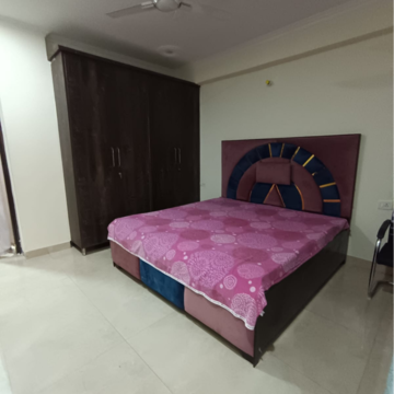 Bedroom in 4 BHK Builder Floor at Sector 43 – for Rent