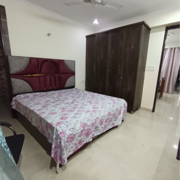 Bedroom in 4 BHK Builder Floor at Sector 43 – for Rent