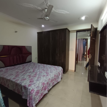 Bedroom in 4 BHK Builder Floor at Sector 43 – for Rent
