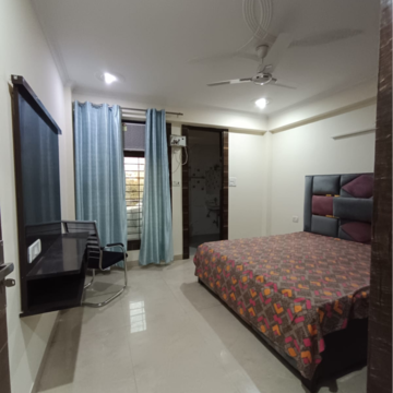 Bedroom in 4 BHK Builder Floor at Sector 43 – for Rent