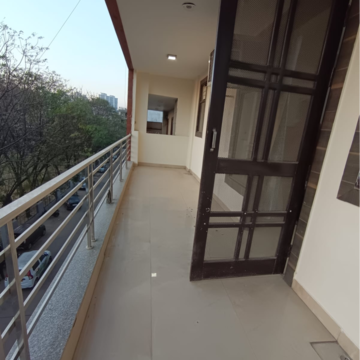 Balcony in 4 BHK Builder Floor at Sector 43 – for Rent