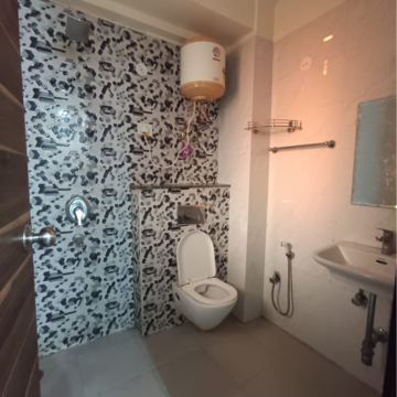Bathroom in 4 BHK Builder Floor at Sector 43 – for Rent
