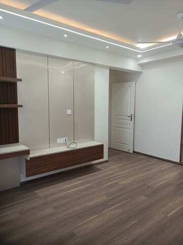 Room in 4 BHK Apartment at The 3C Lotus Panache, Sector 110 – for Rent