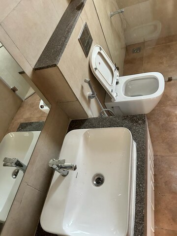 Bathroom in 3 BHK Apartment at Emaar Palm Heights, Sector 77 – for Rent