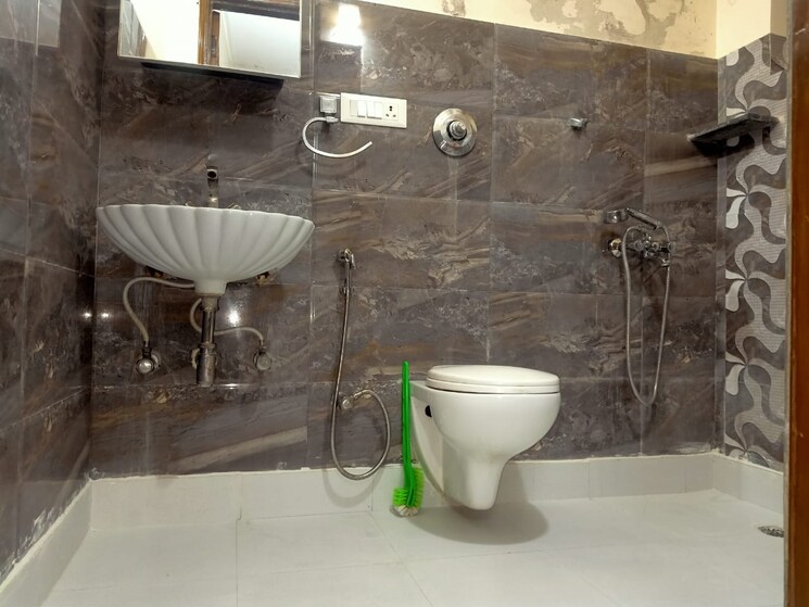 Bathroom, kohat enclave 3 Bedroom 1800 Sq.Ft. Builder Floor In Kohat Enclave Delhi 8180759