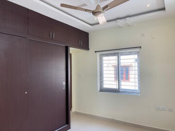 Room in 3 BHK Builder Floor at Kondapur – for Rent
