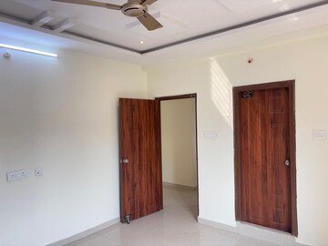 Bedroom in 3 BHK Builder Floor at Kondapur – for Rent