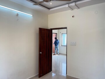 Room in 3 BHK Builder Floor at Kondapur – for Rent