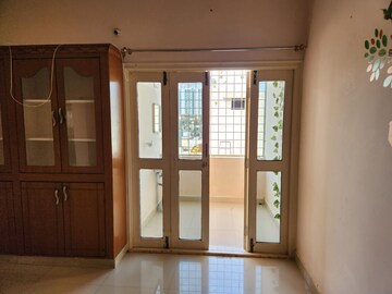 Room in 3 BHK Builder Floor at Kondapur – for Rent