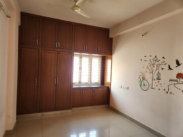 Room in 3 BHK Builder Floor at Kondapur – for Rent