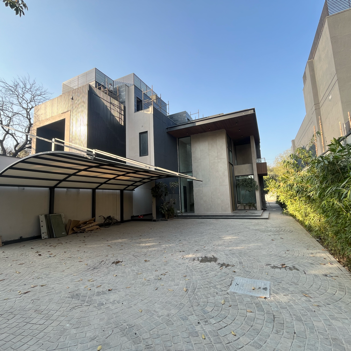 5 BHK + Servant Room Villa For Sale in Chattarpur 