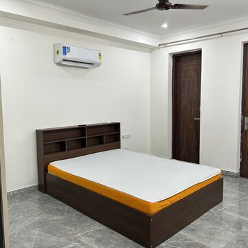 Bedroom in 2 BHK Builder Floor at Sector 40 – for Rent