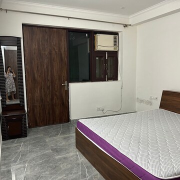 Bedroom in 2 BHK Builder Floor at Sector 40 – for Rent