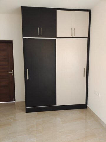 Room in 3 BHK Builder Floor at Kondapur – for Rent