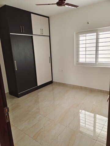 Room in 3 BHK Builder Floor at Kondapur – for Rent