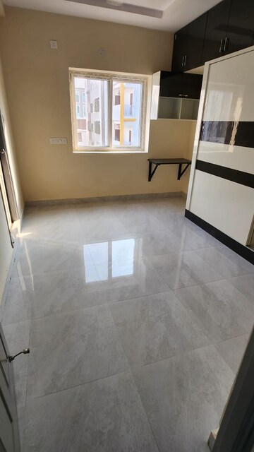 Room in 3 BHK Builder Floor at Kondapur – for Rent