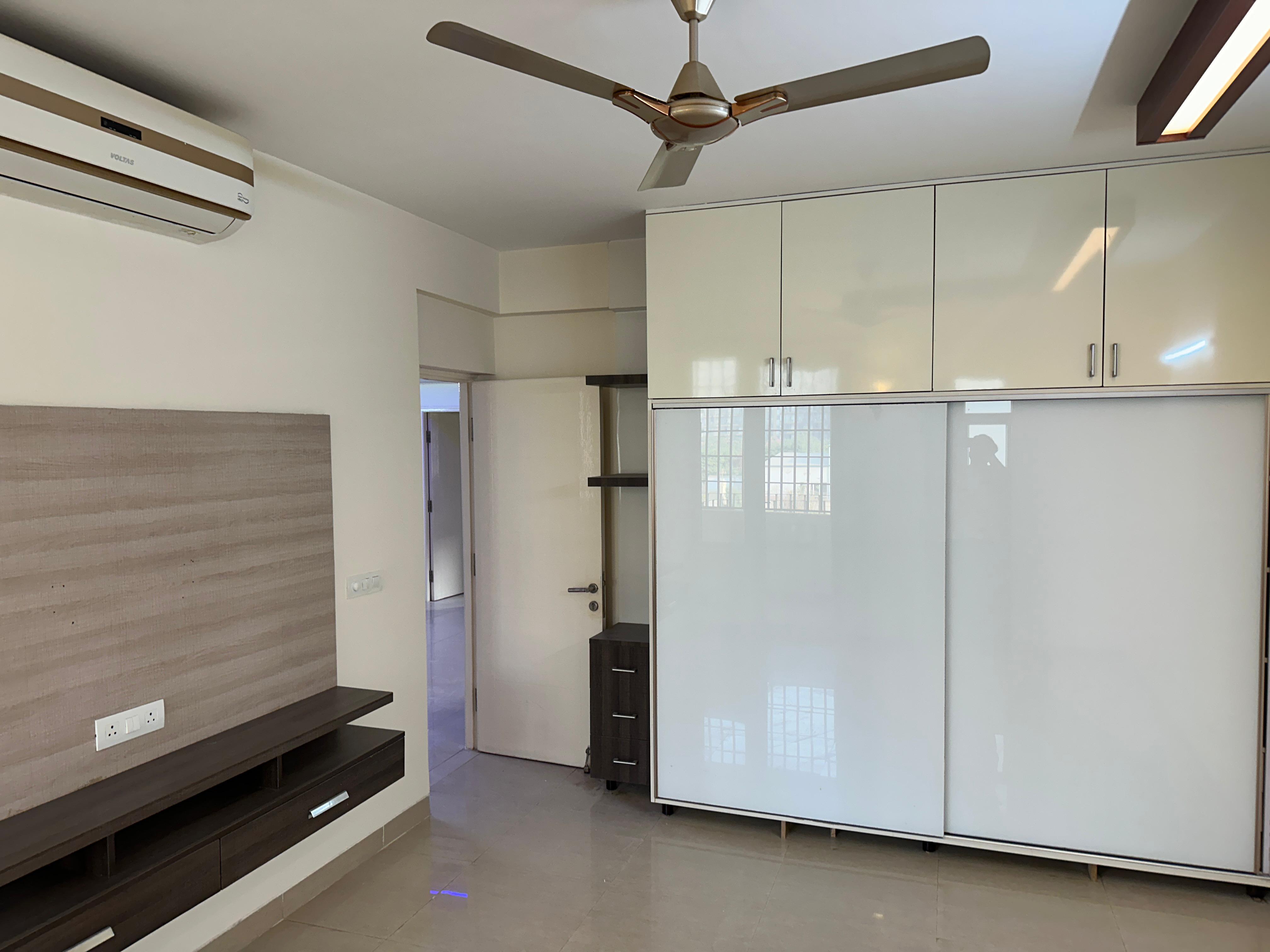 4 BHK + Pooja Room,Servant Room Builder Floor For Sale in Emaar Emerald Floors Premier