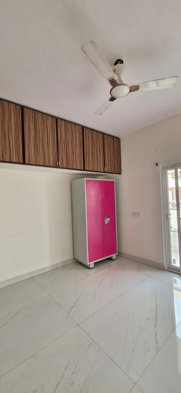 Room in 3 BHK Builder Floor at Kondapur – for Rent