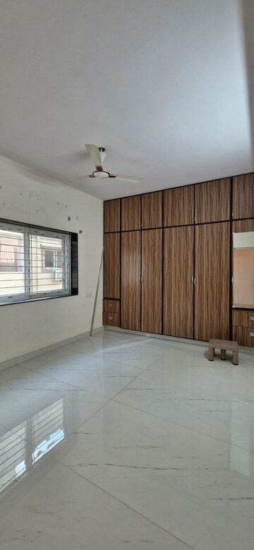 Room in 3 BHK Builder Floor at Kondapur – for Rent