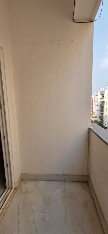 Room in 3 BHK Builder Floor at Kondapur – for Rent
