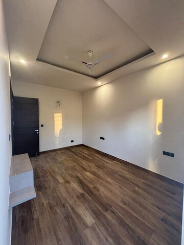 Room in 3 BHK Builder Floor at Sector 85 – for Sale