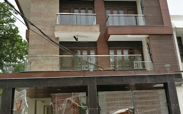 1 BHK Builder Floor For Rent in Sector 11
