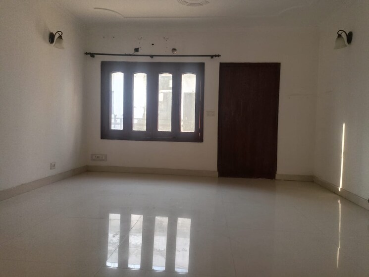 Room, sector 20 4 Bedroom 112 Sq.Mt. Villa In Sector 20 Noida 8181084