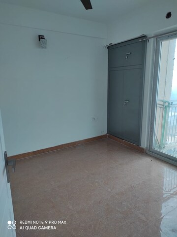 Room in 2.5 BHK Apartment at Migsun Ultimo, Omicron Iii Greater Noida – for Rent