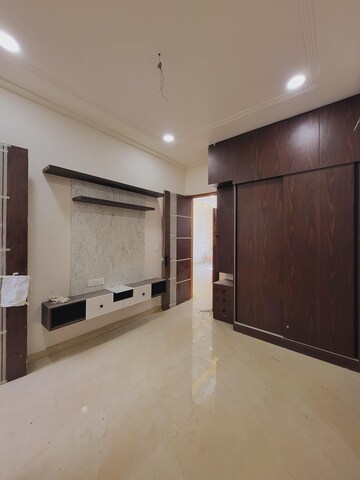 Room in 3 BHK Builder Floor at Green Fields Colony – for Sale
