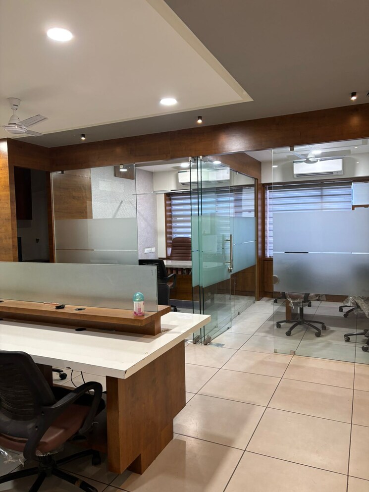 Team Area, science city Commercial Office Space 1095 Sq.Ft. In Science City Ahmedabad 8181144
