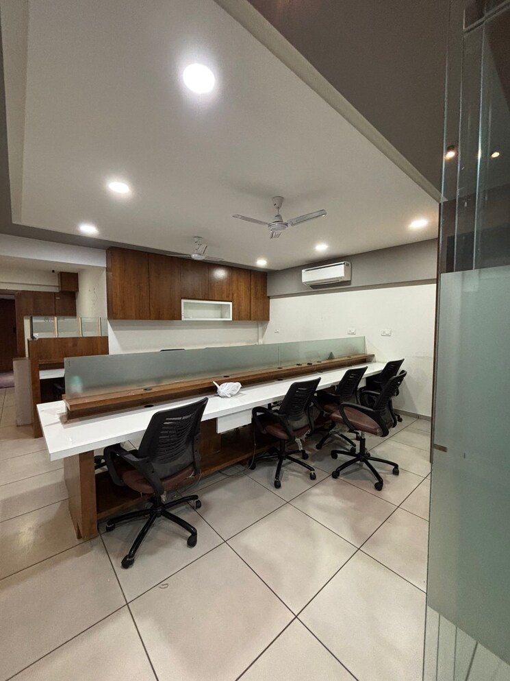 Team Area, science city Commercial Office Space 1095 Sq.Ft. In Science City Ahmedabad 8181144