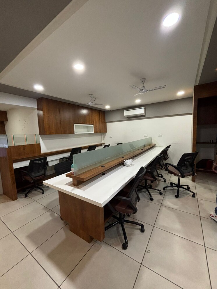 Team Area, science city Commercial Office Space 1095 Sq.Ft. In Science City Ahmedabad 8181144